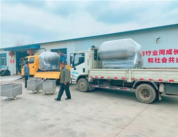 600L真空滾揉機(jī)加4臺(tái)料車發(fā)往武漢，1200L真空滾揉機(jī)發(fā)往深圳