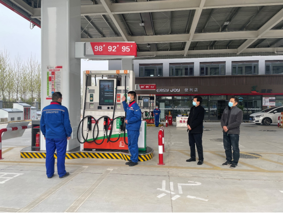 金頂山路加油站開(kāi)展“規(guī)范加油服務(wù)六步法”培訓(xùn)活動(dòng)287.png