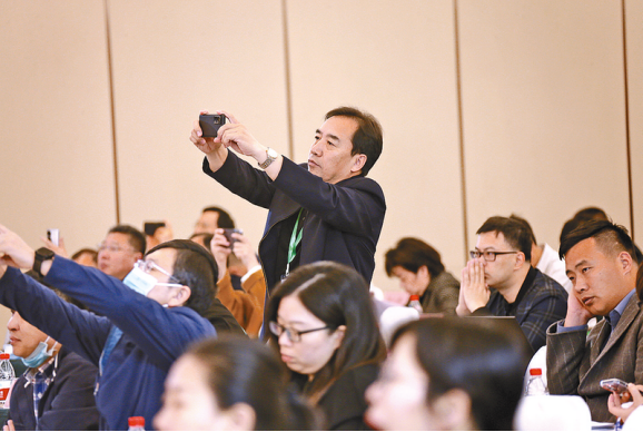 4.28中國(guó)藥谷聚杏林群賢 天中福地探藥食之源——第二屆中國(guó)藥食同源發(fā)展論壇暨中國(guó)藥谷（駐馬店）首屆創(chuàng)新發(fā)展峰會(huì)掠影355.png