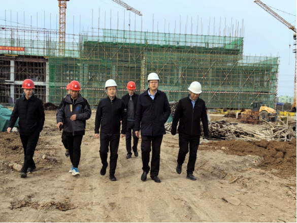 鉚足干勁開新局 蓄力奮戰(zhàn)“開門紅”產(chǎn)業(yè)集團(tuán)黨委書記、董事長劉培建到中國藥谷“超級工廠”一期、二期項(xiàng)目調(diào)研指導(dǎo)工作210.png