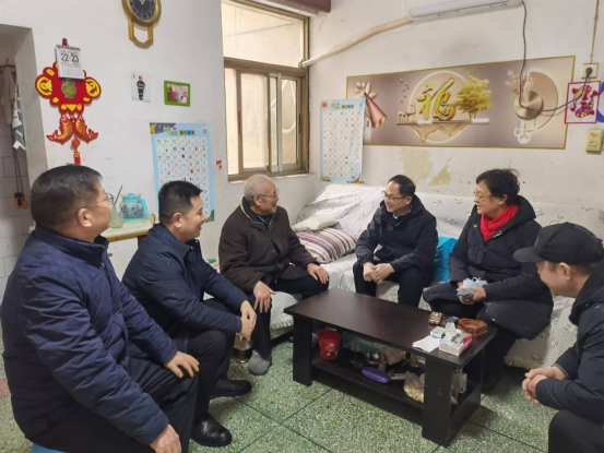 黨建引領聚合力 走訪慰問暖人心—產業(yè)集團開展春節(jié)走訪慰問老黨員活動48.png