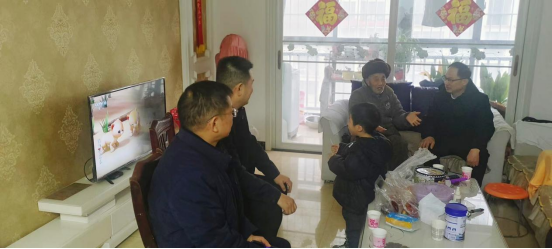 黨建引領聚合力 走訪慰問暖人心—產業(yè)集團開展春節(jié)走訪慰問老黨員活動823.png
